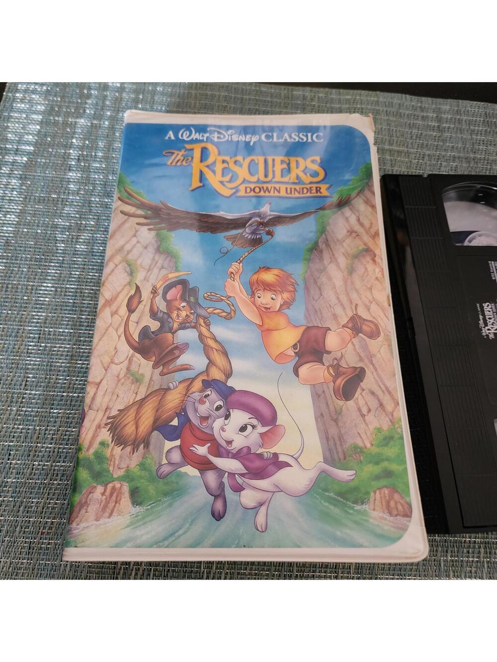 Disney The Rescuers Down Under VHS Clamshell Walt Disney Classic Adventure Movie